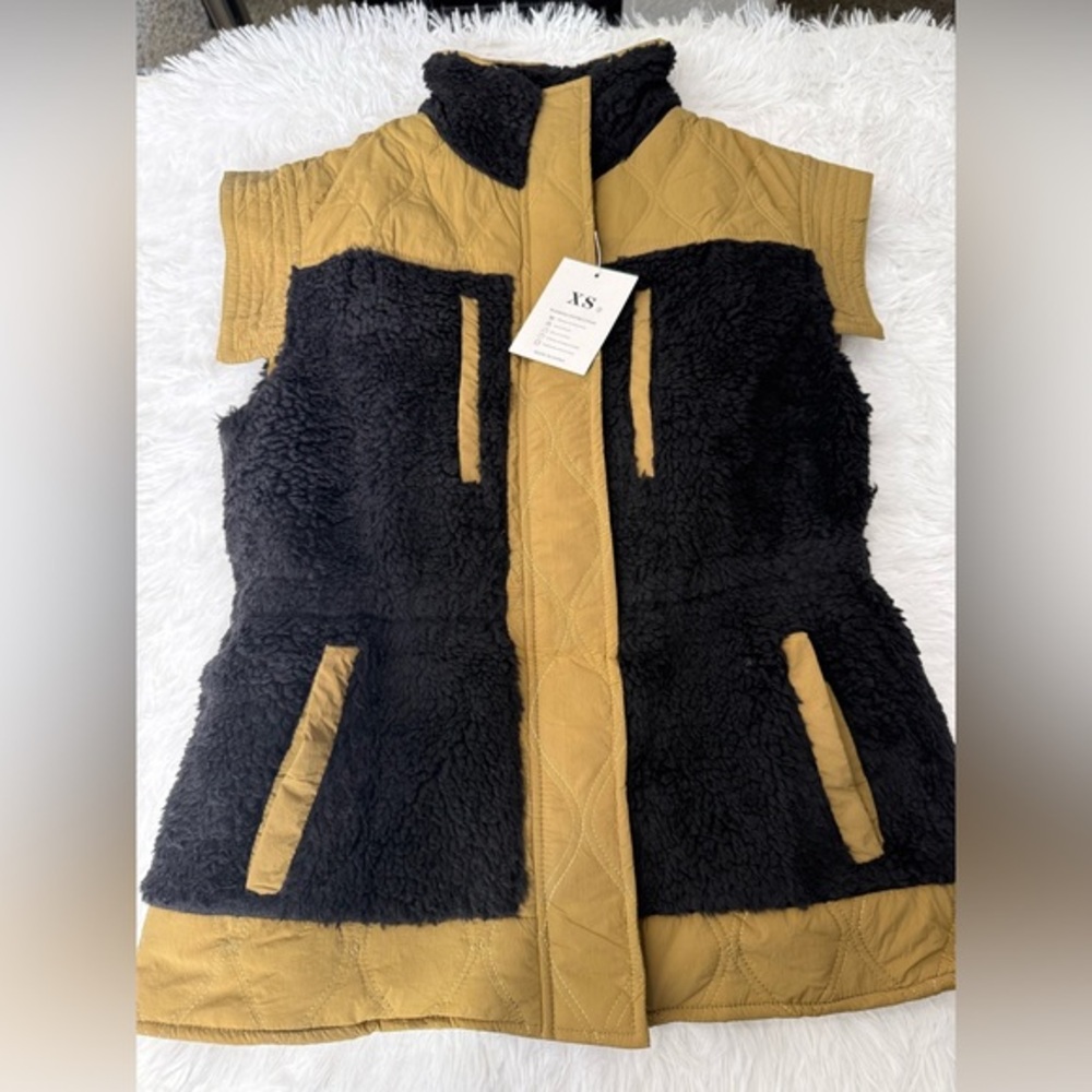 NWT faux fur lined olive green vest XS - Picture 4 of 10